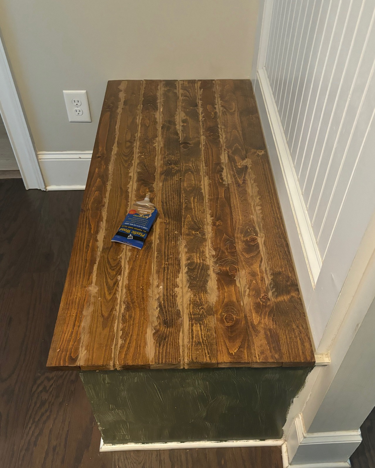 How to Fill Cracks in Farmhouse Wood Slats