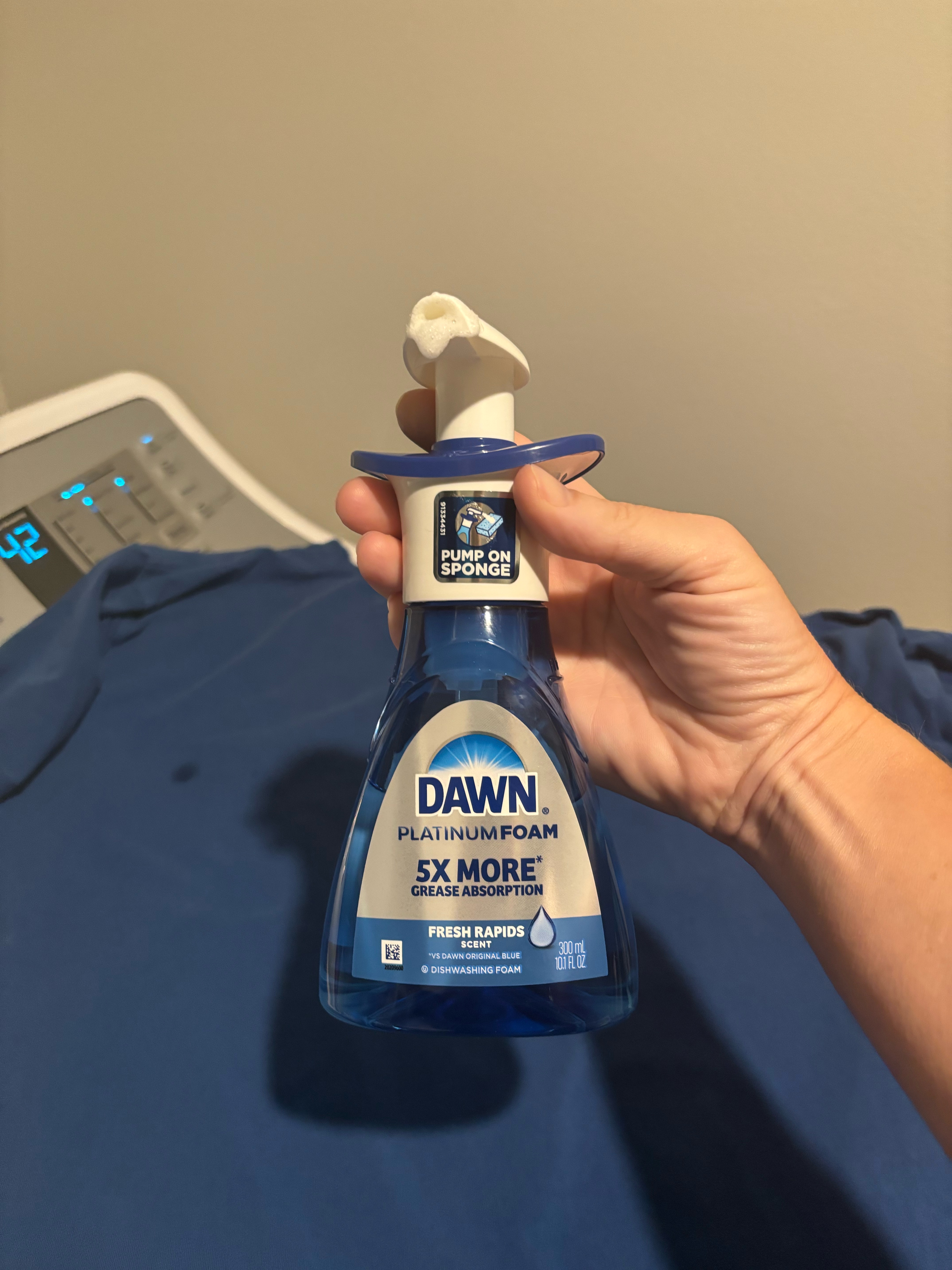 Say Goodbye to Clothes Grease Stains with This Trick